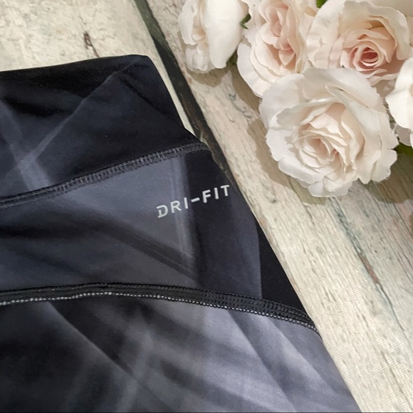 Nike Dri-fit small crop leggings black white watercolour marble grey zip pocket - Picture 10 of 11